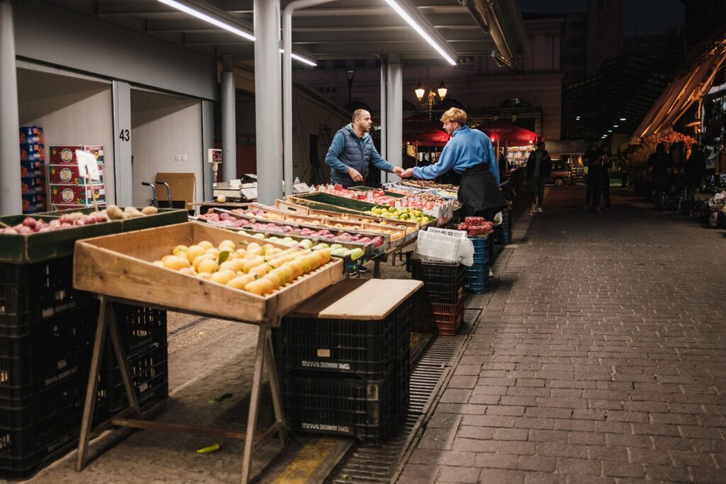 El secreto de la juncia y la ribera: la liturgia del Mercado Central de Valencia y los tesoros de la Huerta