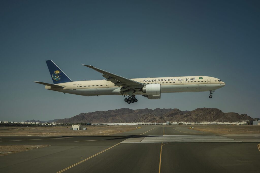 Cielos en tensión: El impacto del conflicto regional en la aviación de Arabia Saudita