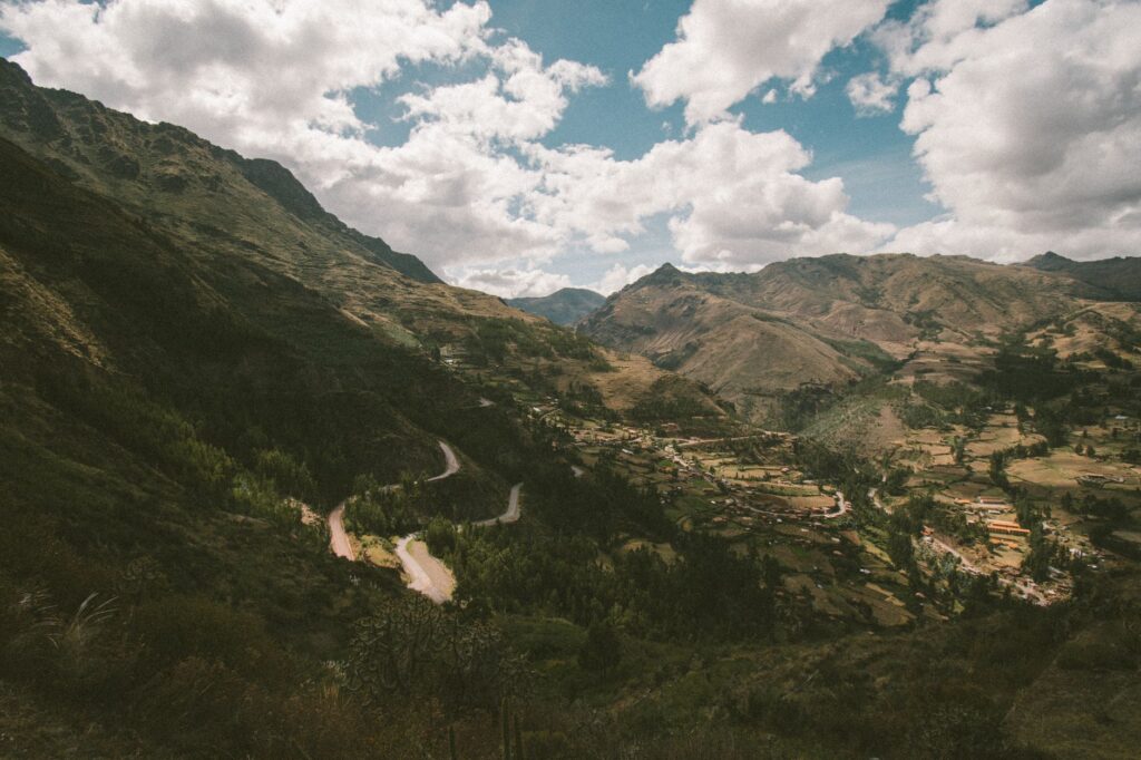 El Ferrocarril Trasandino de Los Andes: Ingeniería de cumbres, logística de alta montaña y la conectividad ferroviaria histórica entre Argentina y Chile