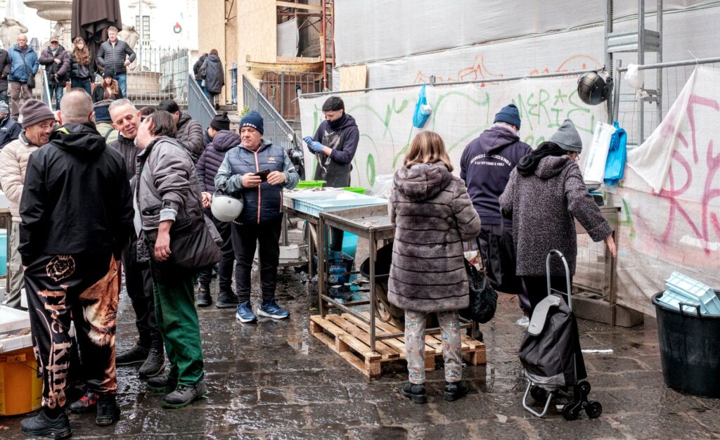 El secreto del humo y la marea: la liturgia del Mercado Central de Las Palmas y los tesoros de la cofradía