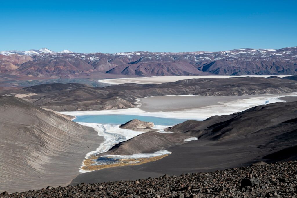 El Ferrocarril del Altiplano y la Ruta del Estaño: Ingeniería andina, logística minera y conectividad ferroviaria histórica entre Oruro y Antofagasta