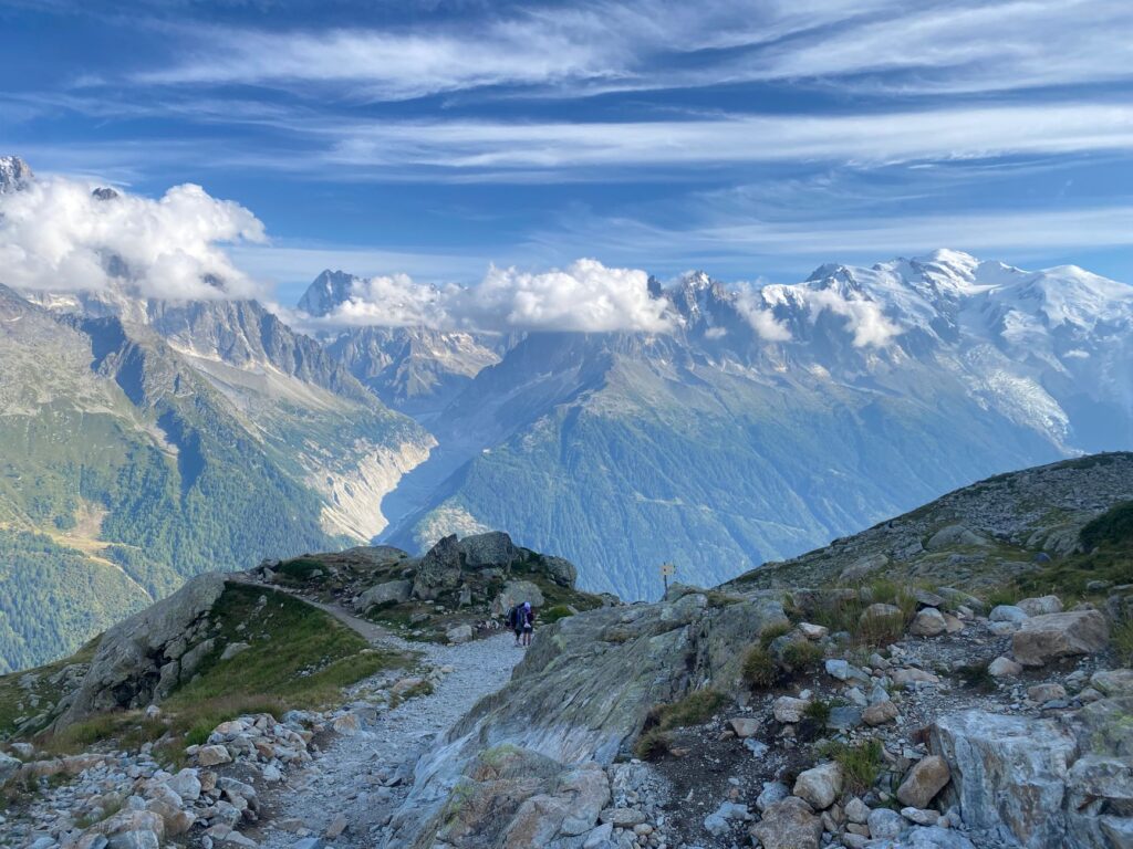 La Travesía del Tour du Mont Blanc: Guía de Expedición y Senderismo Alpino por el Techo de Europa