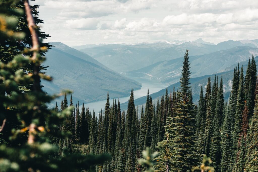 El valor de lo prístino: Por qué el viajero canadiense redefine el turismo de montaña y conservación