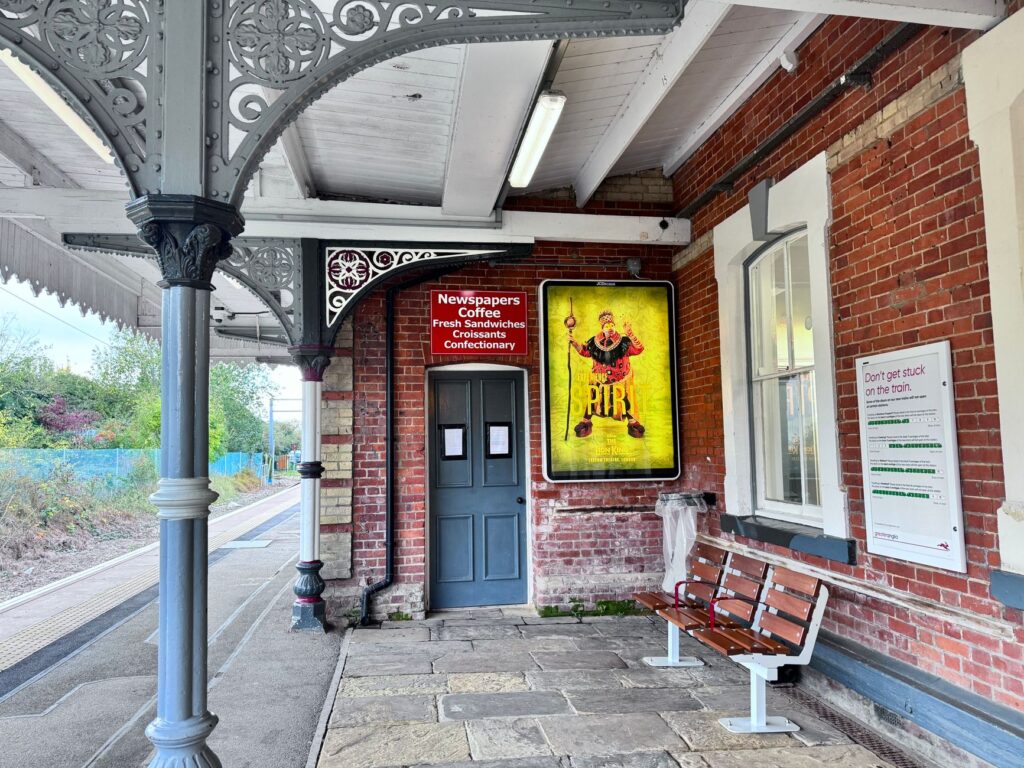 El Ferrocarril Trans-Gales: Ingeniería de valles, logística británica y la conectividad ferroviaria histórica entre Shrewsbury y Aberystwyth
