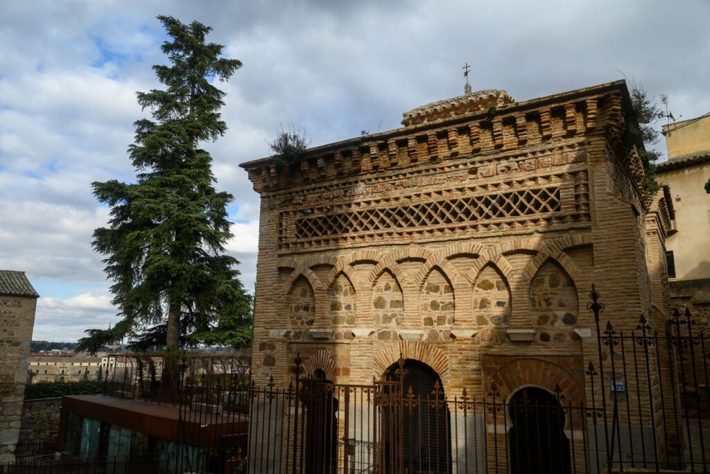 El Renacimiento de la Vidriería de Cristal Soplado: Fuego, Silicio y Memoria en los Hornos de La Granja de San Ildefonso