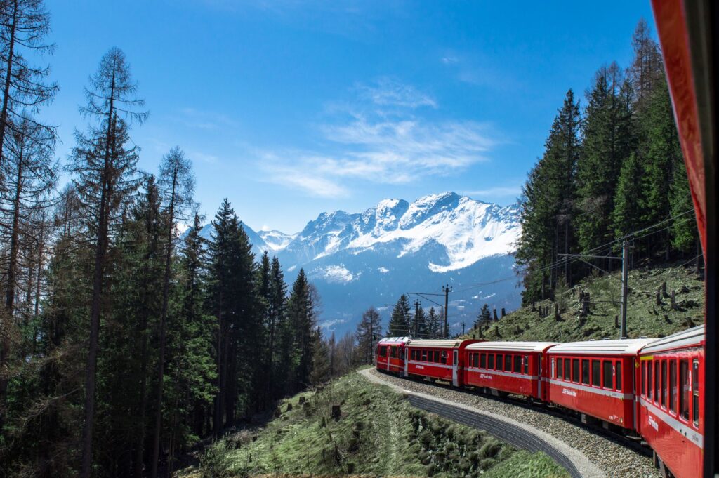 El laberinto alpino del Glacier Express: la proeza técnica del tren más lento del mundo