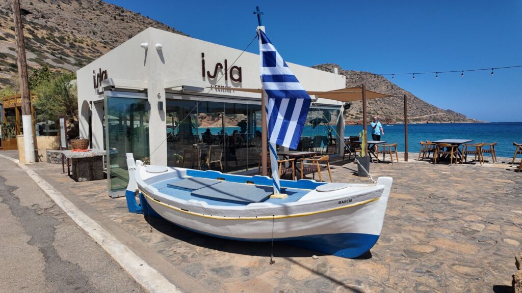 El laberinto habitado de Creta: una cartografía íntima entre la montaña y el mar