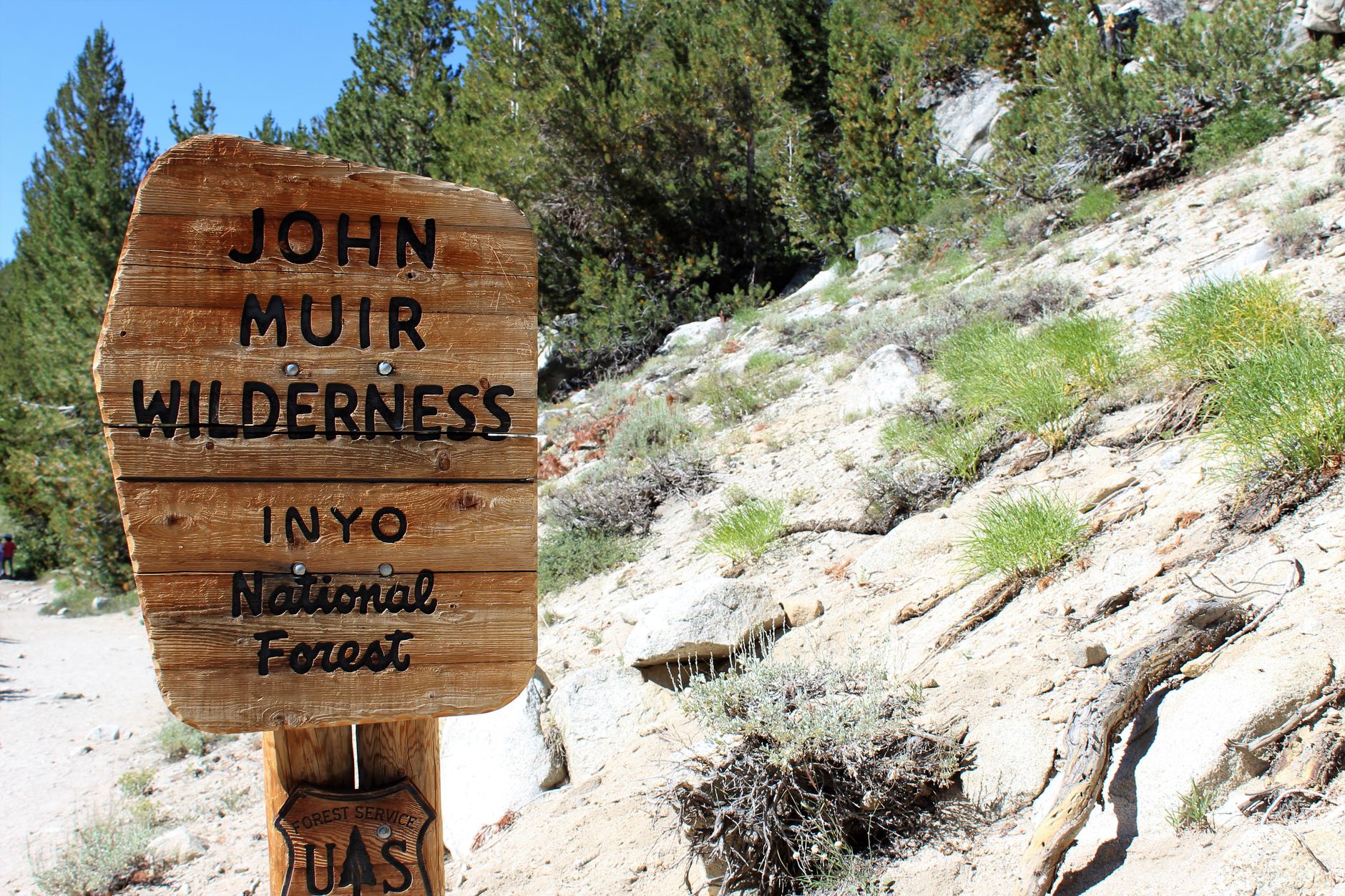 La Travesía del Sentero de John Muir en Sierra Nevada: Guía de Expedición y Senderismo por la Cresta Granítica de California