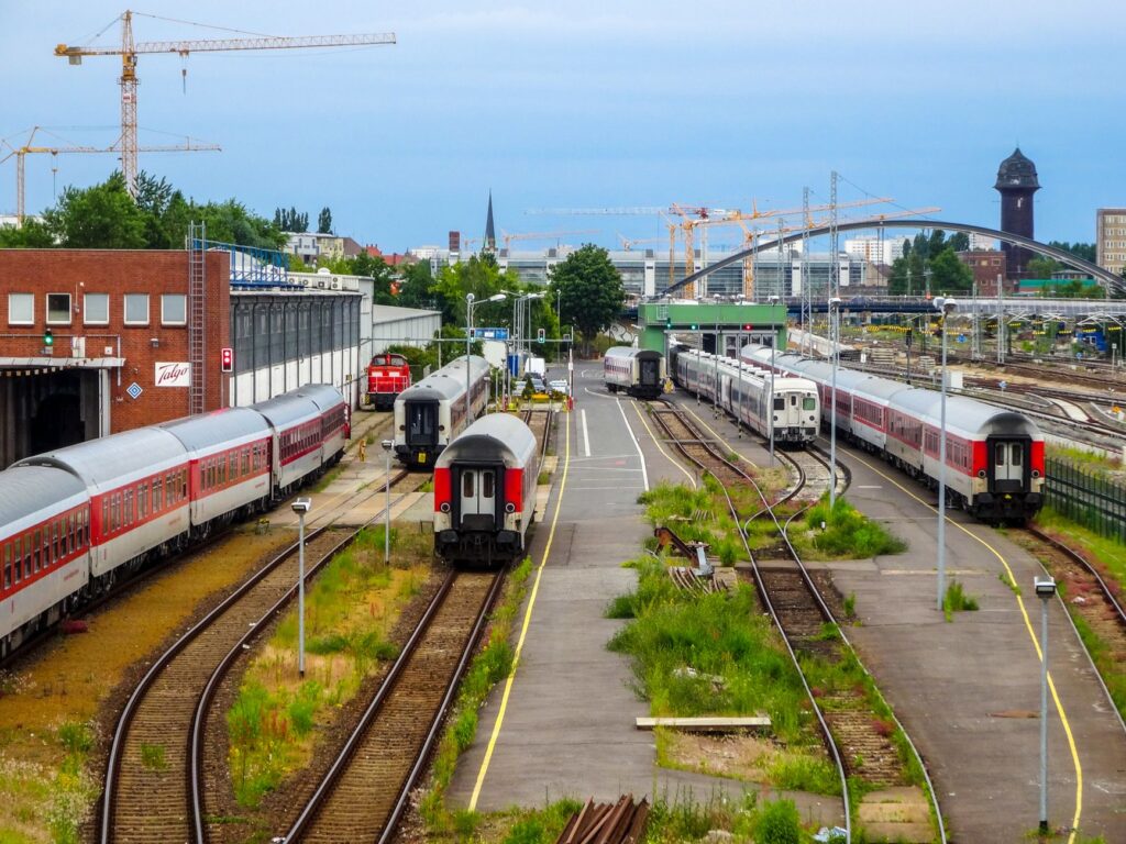 El laberinto intermodal del estrecho de Messina: la compleja logística de los transbordadores y trenes embarcados entre Calabria y Sicilia