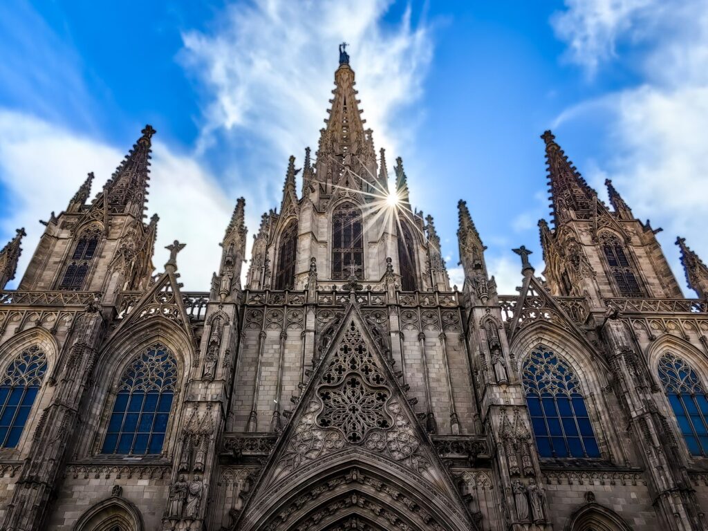 La Fira de Santa Llúcia: Más de dos siglos de devoción navideña frente a la Catedral de Barcelona