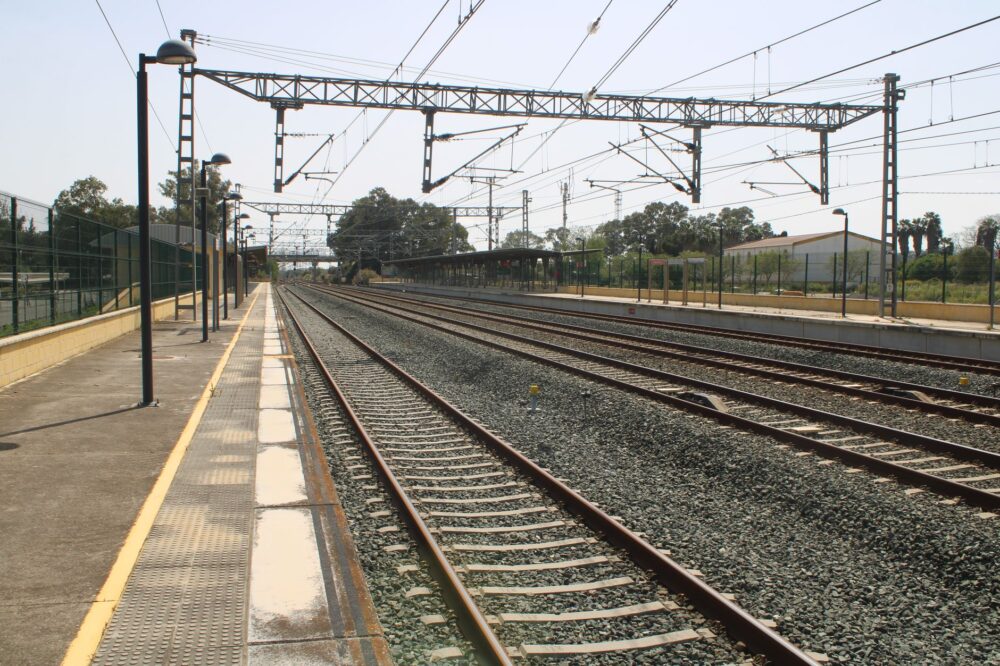 La Red de Ferrocarriles de Viaje Lento en el Peloponeso: Infraestructura, Patrimonio y el Desafío de la Movilidad Rural en Grecia