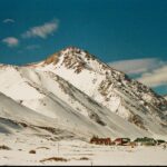 El Ferrocarril Trasandino de los Libertadores: Ingeniería de cumbres, logística cordillerana y la conectividad ferroviaria histórica entre Mendoza y Los Andes