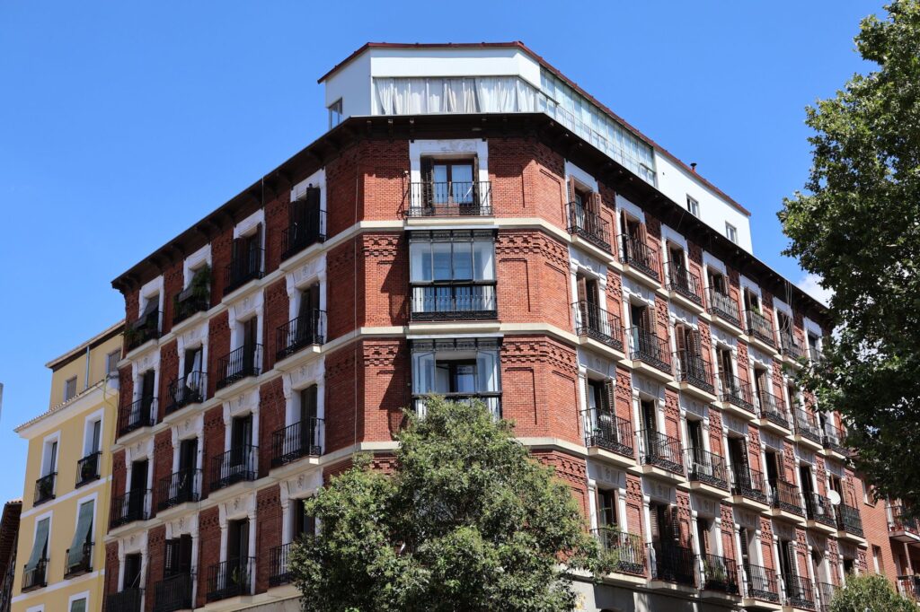 El mapa líquido de Madrid: un viaje por las barras donde la coctelería se hace arte