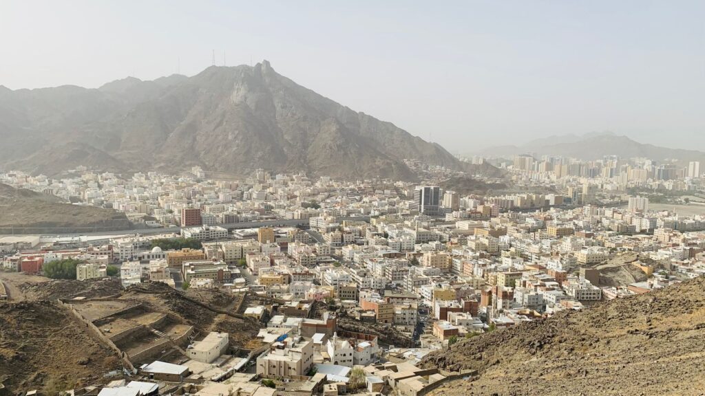 La flecha del Hiyaz: Alta velocidad, fe e ingeniería en el desierto de Arabia