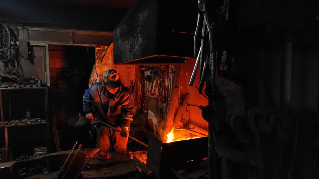 El latido de la forja artística: hierro, yunque y memoria en los talleres de Toledo