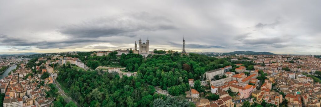 Lyon en la mesa: la liturgia del bouchon y el legado vivo de las Mères Lyonnaises