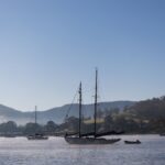 El archipiélago invisible: Navegación tradicional y fondeaderos aislados en la costa de lascas de Tasmania