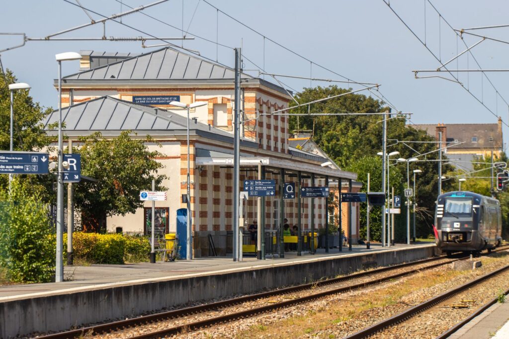 El laberinto ferroviario de la sabana de Bogotá: locomotoras a vapor restauradas, talleres centenarios y la frágil conectividad turística de la línea del Tren de la Sabana