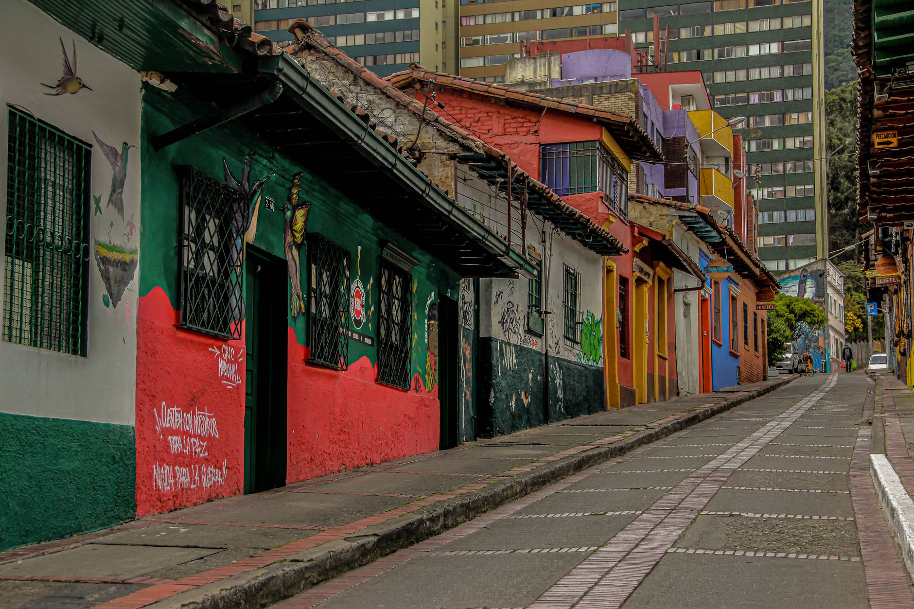 Bogotá a pie: el triunfo global de la capital colombiana como epicentro mundial de movilidad peatonal, innovación y arte urbano