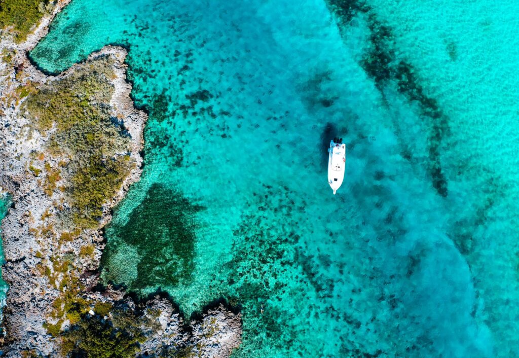 La Travesía del Archipiélago de San Blas a Vela: Guía de Navegación Oceánica y Logística Náutica por el Caribe Guna Yala