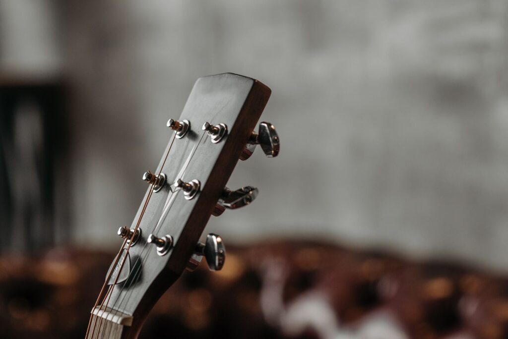El Renacimiento de la Fabricación de Guitarras Clásicas en Granada: Madera, Acústica y Memoria en el Albaicín