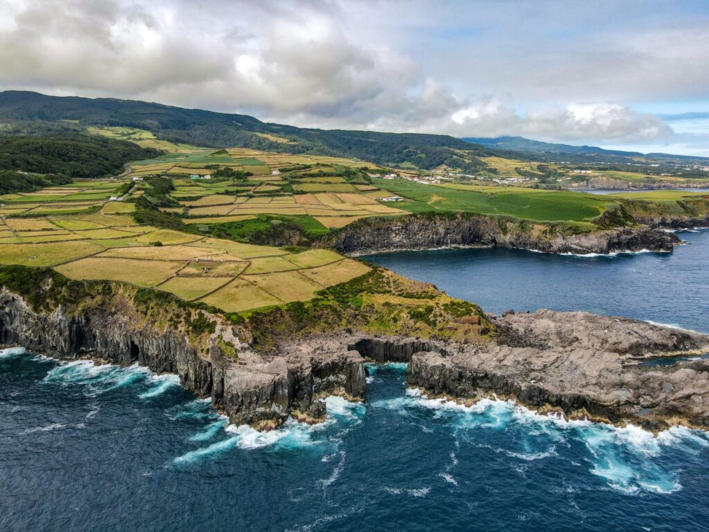 El laberinto intermodal del archipiélago de las Azores: rutas atlánticas, barcos de carga y la frágil conectividad de nueve islas volcánicas