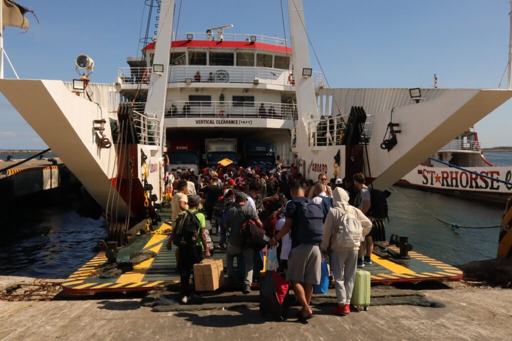 El laberinto intermodal de las islas de la Lealtad: Canales de coral, cabotaje de atolón y la frágil conectividad de Lifou y Maré