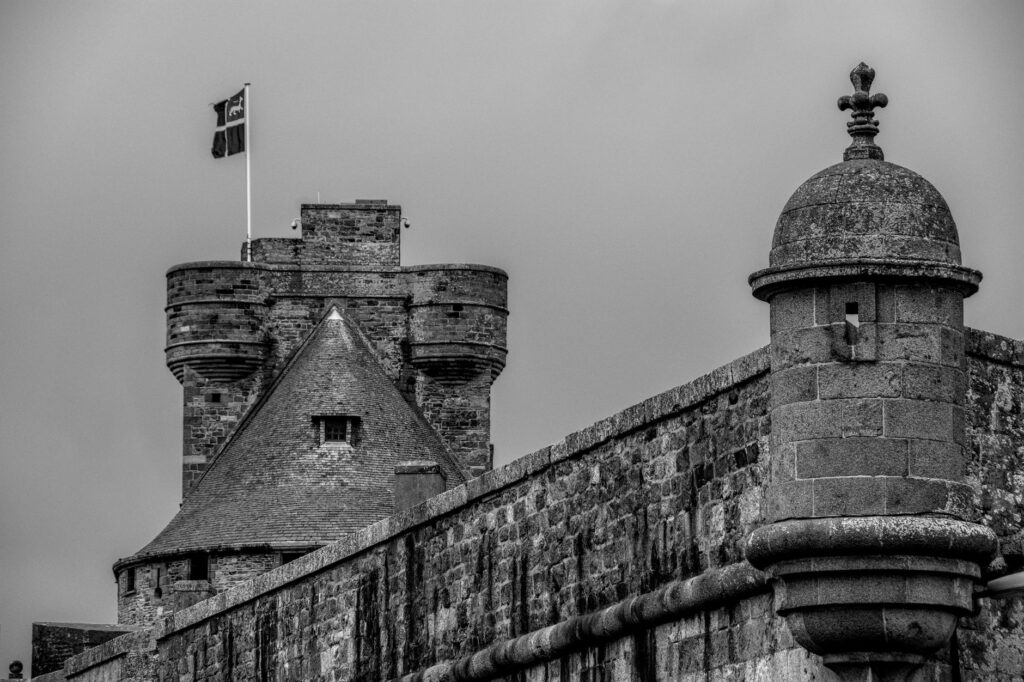 Fougeres y los caminos de granito: una travesía medieval por el corazón verde de la Bretaña Francesa