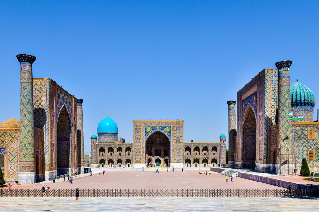 El latido de alta velocidad de la Ruta de la Seda: ingeniería ferroviaria y legado cerámico en Uzbekistán