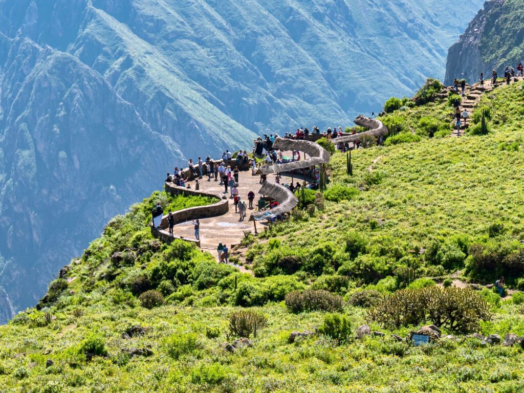 El laberinto de altura en los Andes: Logística, trenes de cremallera y la conectividad invisible de Machu Picchu
