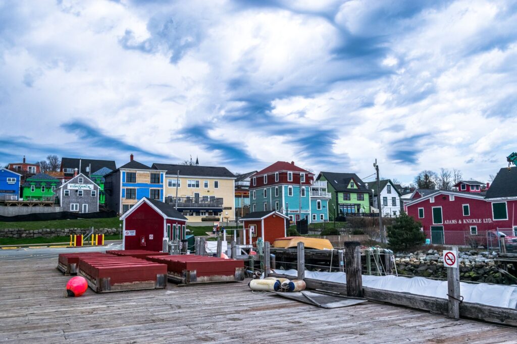 Red Bay, el pueblo con pasado vasco que emerge de la niebla en Canadá