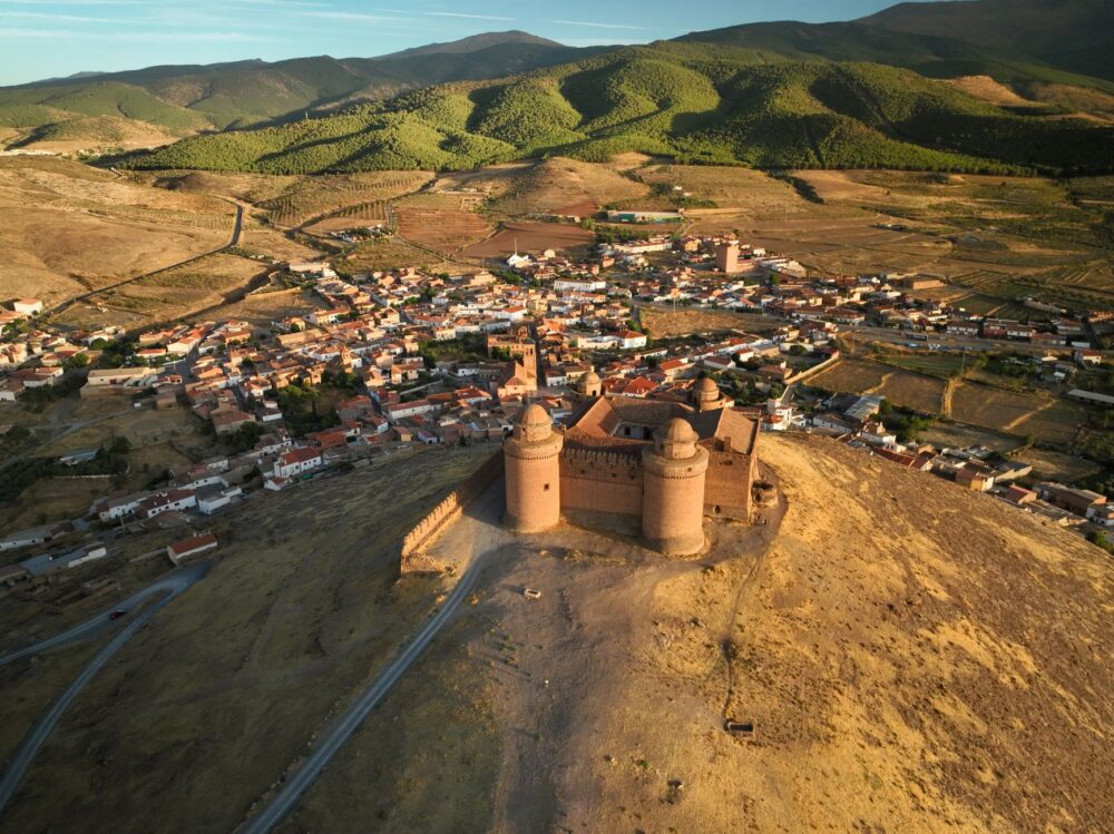 La Travesía del Sentero de los Cármenes de Granada: Guía de Expedición y Senderismo por las Alturas de Sierra Nevada