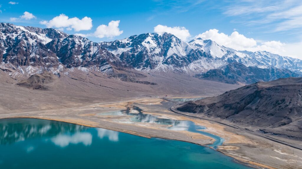 El refugio de la marmota en los pastizales de altitud de la cordillera del Pamir: ecología nival y conservación en las alturas tayikas