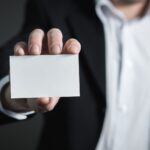El arte silencioso del arbitraje viajero: Cómo las tarjetas de negocios transforman la ruta corporativa