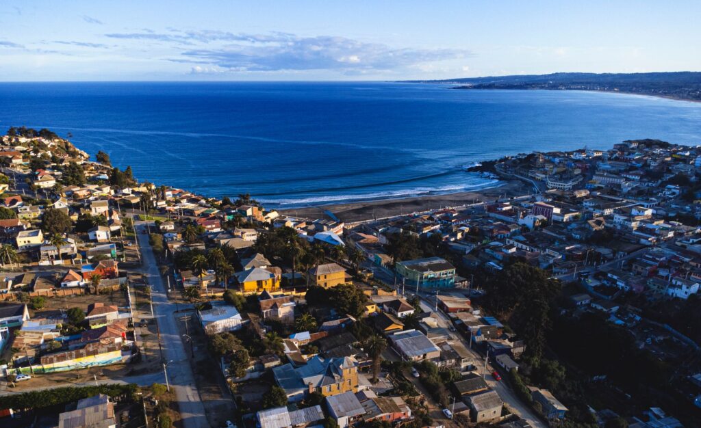 El laberinto suspendido de los funiculares de Valparaíso: Ingeniería vertical, contrapesos de agua y la memoria anfibia del puerto principal