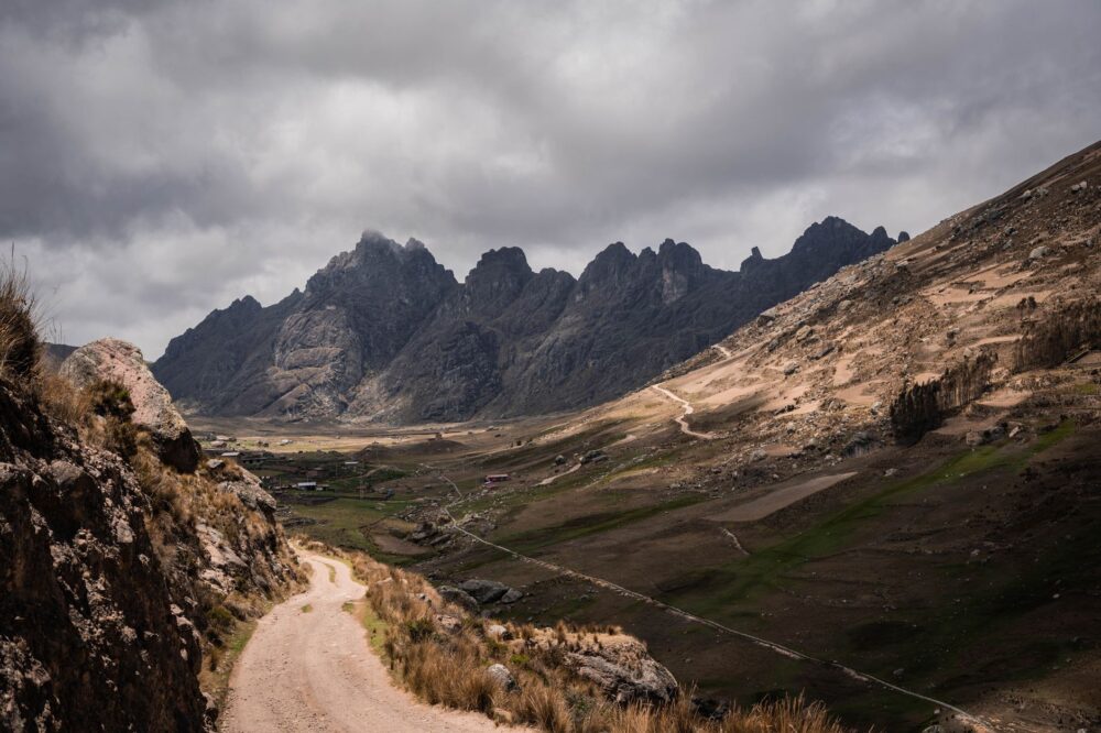 La Travesía del Camino Inca Clásico: Guía de Expedición y Senderismo por la Red de Caminos del Imperio del Sol