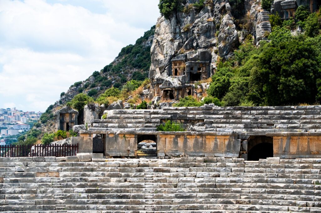 La Travesía del Sentero de Lycian Way: Guía de Expedición y Senderismo por los Acantilados y Ruinas Licias de Turquía