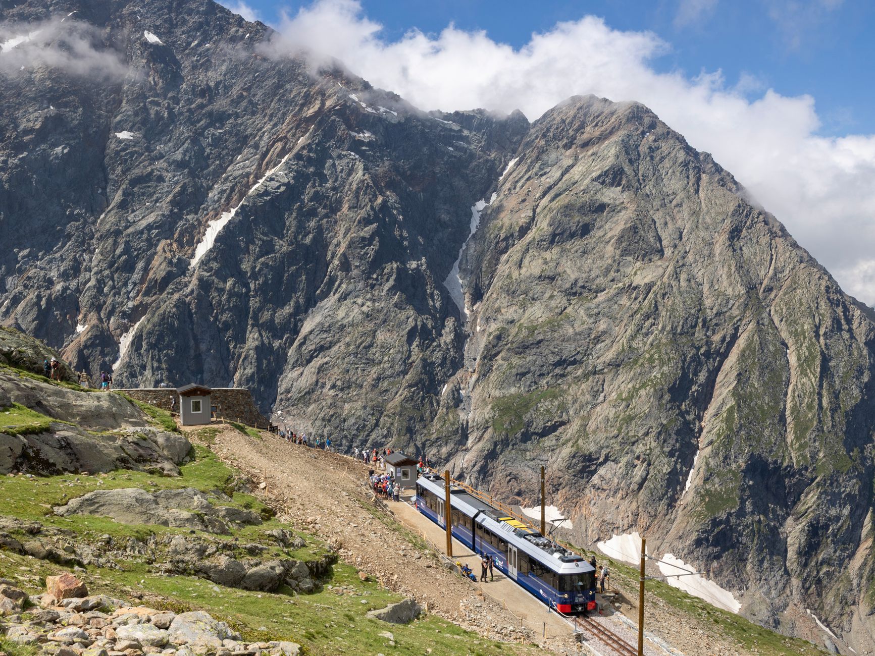 El latido del tren cremallera de Nuria: ingeniería de montaña y peregrinaje silencioso en el Pirineo catalán