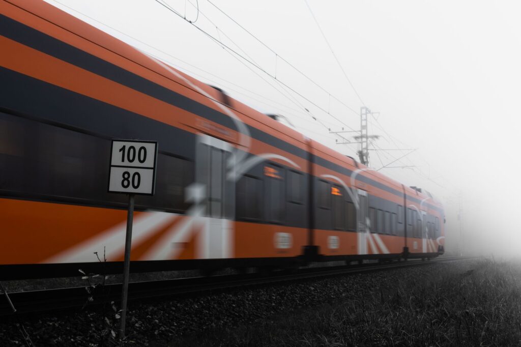 El latido de alta velocidad de la Ruta de la Seda: ingeniería ferroviaria y legado cerámico en Uzbekistán