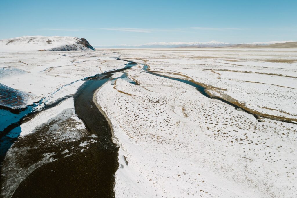 El silencio milenario de los caminos de la seda de Khotan: ingeniería de oasis y arquitectura de barro en el desierto de Taklamakán