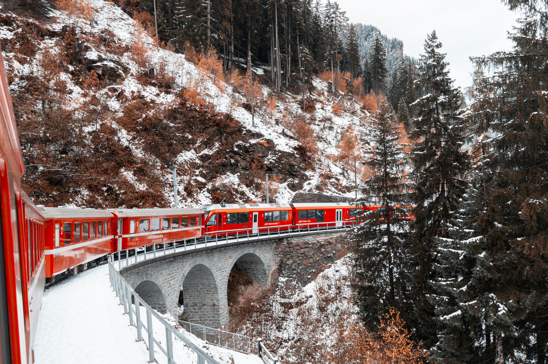 La Ruta del Bernina: Ingeniería Alpina y Conectividad Sostenible en el Corazón de los Alpes