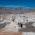 El laberinto de piedra y vapor: Ingeniería, geología y la conectividad invisible del Ferrocarril Trans-Andino central de Perú