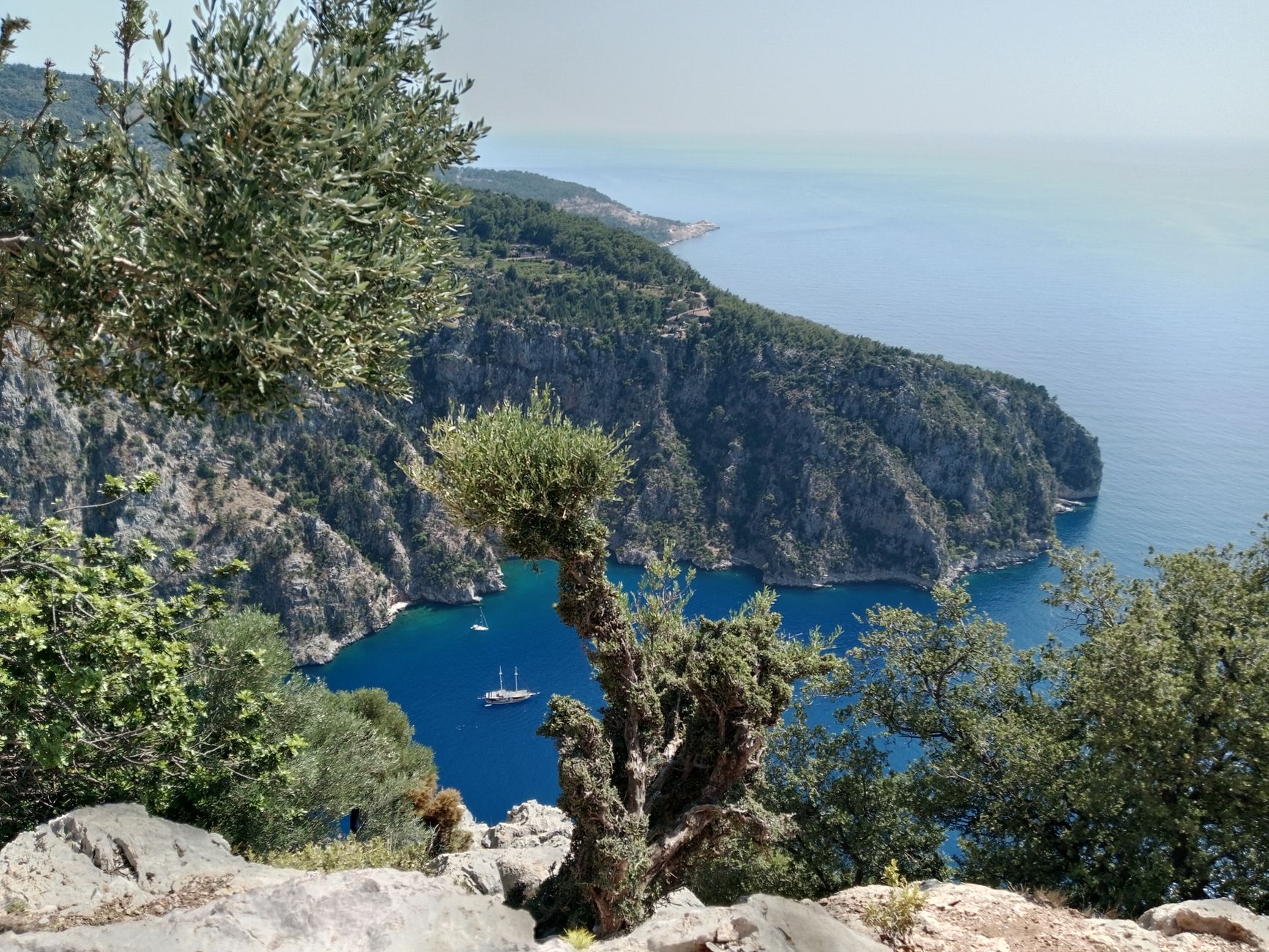 La Travesía del Sendero de Lycian Way en Turquía: Guía de Expedición y Senderismo por los Acantilados Antiguos del Mediterráneo
