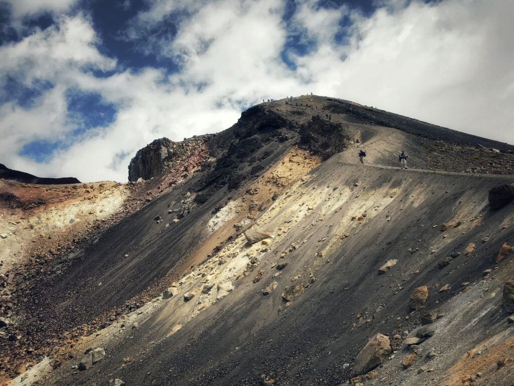 La Travesía del Sendero de Te Araroa en Nueva Zelanda: Guía de Expedición y Senderismo por la Espina Dorsal de Aotearoa