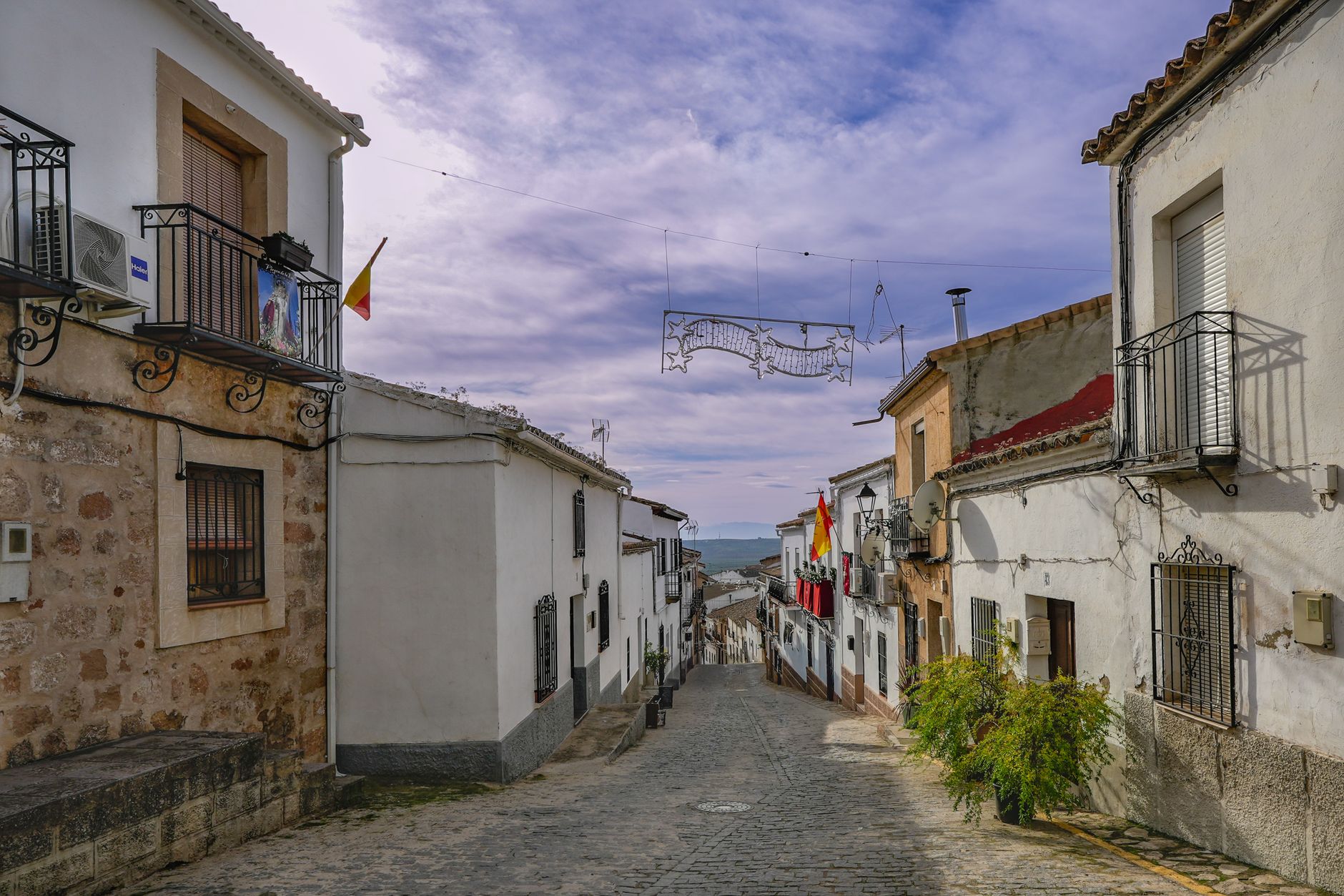 El secreto de la encina y la brasa: la liturgia del Mercado Central de Teruel y los tesoros de la Comarca del Jiloca
