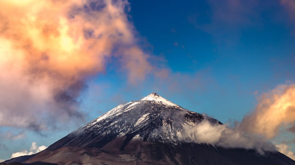 El Ferrocarril del Teide: Ingeniería volcánica, logística insular y la conectividad ferroviaria histórica en Tenerife