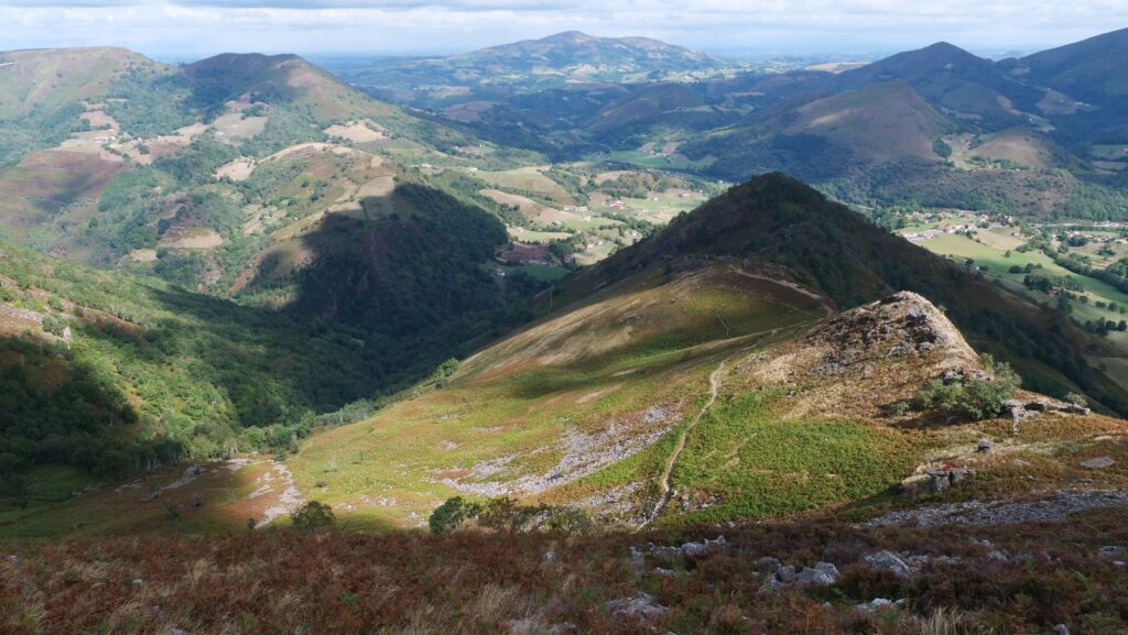 La Travesía del Sendero de GR 10 en los Pirineos: Guía de Expedición y Senderismo por la Columna Vertebral de Francia