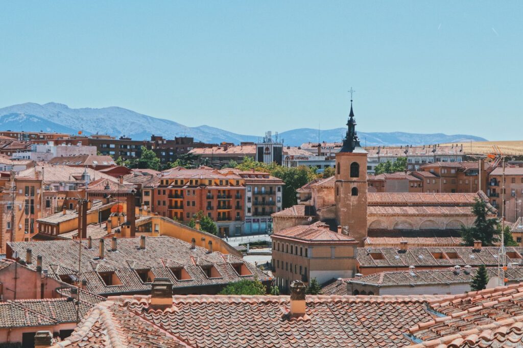El secreto de la piedra y el azafrán: la liturgia del Mercado de Abastos de Teruel y el oro rojo de Jiloca