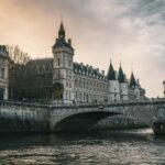 El silencio milenario de los canales de la Borgoña: navegación fluvial y el ritmo secreto de las esclusas en Francia