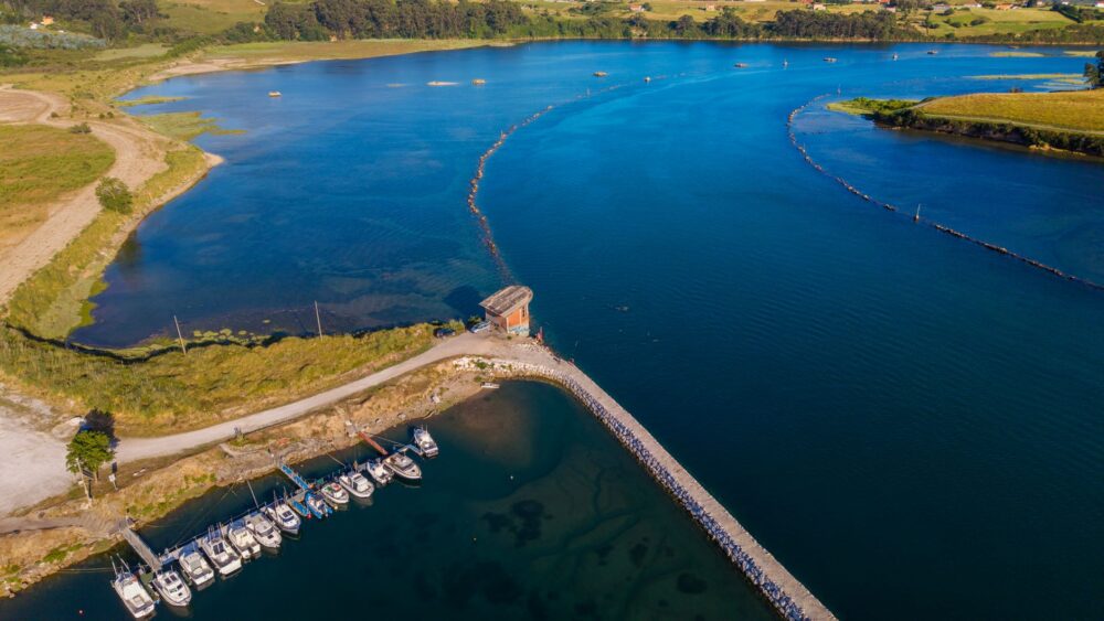 El laberinto de las mareas de Bruny Island: transbordadores, istmos de arena y la frágil conectividad insular de Tasmania